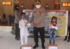 Kembali..!! Bhakti Sosial Polri Peduli, Polres Rote Ndao Salurkan Bantuan Bagi Warga Terdampak Corona