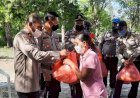 Peduli Covid – 19, Wakapolda NTT Berikan Paket Sembako Ke Warga Terdampak Di Pulau Terselatan
