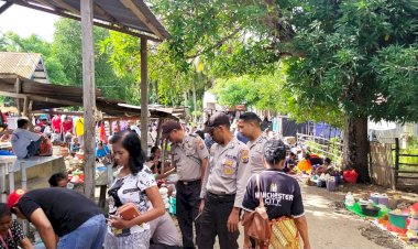 Ciptakan Rasa Aman Dan Nyaman, Polsek Rote Barat Laut Patroli Pasar