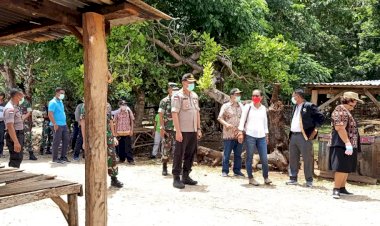 Gugus Tugas Percepatan Pencegahan Dan Penanganan Virus Covid – 19 (Corona) Tingkat Kabupaten Rote Ndao Semprot Desinfektan Di Pasar Busalangga
