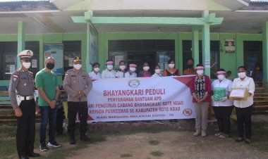 Peduli Pejuang Lawan Covid – 19, Polres Rote Ndao Dan Bhayangkari Gandeng Apindo Sumbang APD Untuk Tenaga Medis