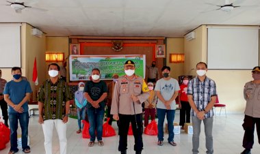 Polres Peduli, Kembali Polres Rote Ndao Salurkan Bantuan Kepada Masyarakat Terdampak Covid – 19