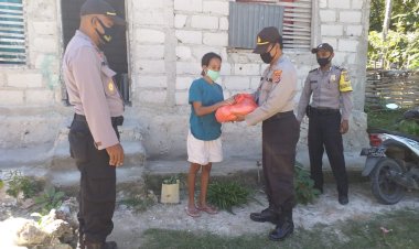 Polres Rote Ndao Salurkan Bantuan Beras 10 Ton Kepada Warga Terdampak Covid - 19