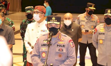 Tinjau Vaksinasi Massal di Bandung, Panglima TNI dan Kapolri Minta Warga Tetap Disiplin Prokes