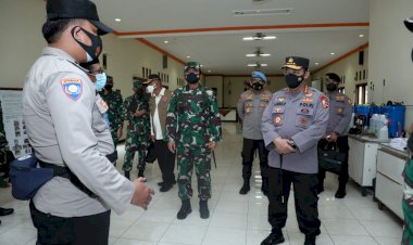 Didampingi Panglima TNI, Kapolri Beri Tiket Sekolah Bhabinkamtibmas Usai Sidak PPKM Mikro di Kudus
