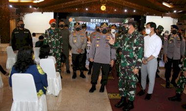 Panglima TNI dan Kapolri Tinjau Serbuan Vaksinasi di Solo