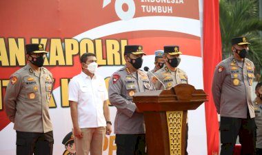 Kapolri Serahkan 10 Iso Tank untuk Indonesia Antisipasi Ketersediaan Oksigen