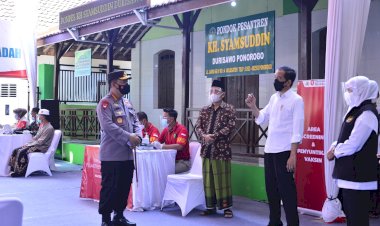 Presiden dan Kapolri Tinjau Vaksinasi Merdeka di Ponpes dan Tempat Ibadah Se-Indonesia