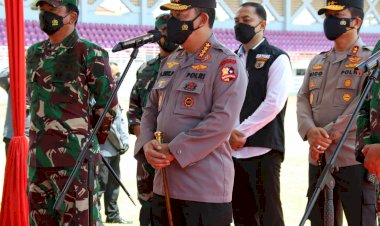 Tinjau Vaksinasi di Surabaya, Kapolri: Datangi dan Layani Warga yang Ada Di Titik Tak Terjangkau