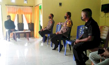 Wujud Kepedulian Pimpinan, Kapolres Rote Ndao Jenguk Anggotanya Yang Sakit