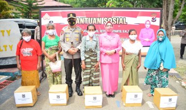 Beri Bansos Kepada Masyarakat Terdampak Covid 19, Kapolda NTT: Semoga Bermanfaat