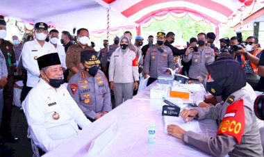 Tinjau Vaksinasi se-Indonesia, Kapolri Saksikan Gubernur Maluku Utara Divaksin