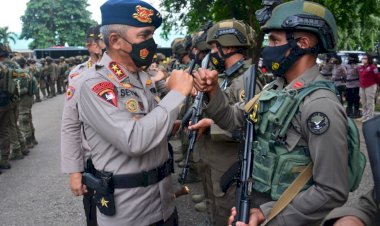 Terharu, Kapolda NTT Teteskan Air Mata Sambut Bangga Pasukan Elit Satbrimobda NTT BKO Distrik Sugapa Intan Jaya Papua
