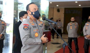 Dengan Pesawat, Satgas Damai Cartenz Kirim Bantuan Bibit Babi ke Warga Yahukimo