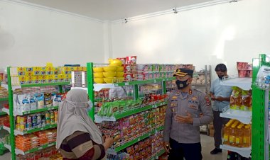 Kapolres Rote Ndao Turun Cek Pengecer, Pastikan Ketersediaan Minyak Goreng di Pasaran