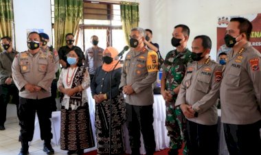 Tinjau Vaksinasi Di SD Negeri Kelapa Lima, Kapolda NTT Laporkan Perkembangan Penganan Covid-19 Kepada Kapolri