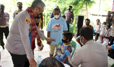 Kapolda NTT Tinjau Vaksinasi Bagi Masyarakat di Gereja St. Maria Dari Ibu Angelina Noelbaki