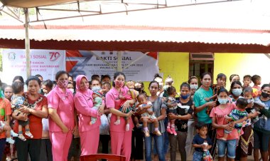 Cegah Stunting, Bhayangkari Cabang Rote Ndao Berikan Makanan Tambahan untuk Balita dan Ibu Hamil