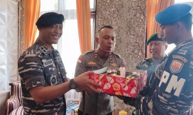 Geruduk Mapolres Rote Ndao, Puluhan Prajurit TNI Buat Suasana Tegang