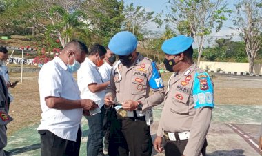 Gaktiblin, Si Propam Polres Rote Ndao Cek Kelengkapan dan Sikap Tampang Anggota