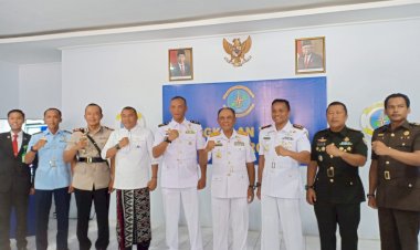 Kapolres Rote Ndao Bersama Personel Ikuti Upacara Serah Terima Danlanal Pulau Rote