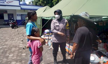 Rumahnya Hancur Akibat Gempa Cianjur, Polwan Bhabinkamtibmas Ini Tetap Jalani Tugas Layani Masyarakat