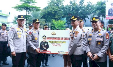 Ribuan Paket Sembako dari Kapolri Disebar ke Masyarakat di Slum Area Jaksel