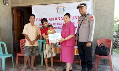 Peduli Stunting, Polsek Rote Barat Laut Berikan Bantuan Kepada Anak Penderita Stunting