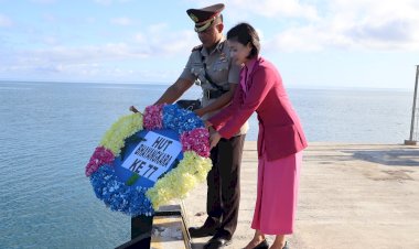 Rangkaian Hari Bhayangkara ke-77, Polres Rote Ndao Gelar Upacara Tabur Bunga di Dermaga