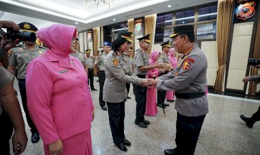 Kapolri Sematkan Tanda Kehormatan Bintang Bhayangkara Pratama ke 22 Pati Polri