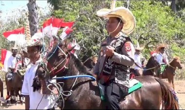 Dengan Cara Unik, Warga Gelar Upacara Bendera Peringati HUT RI 78 Dengan Pasukan Berkuda