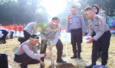 Cetak Rekor Tanam 21 Juta Pohon, Polri Raih Dua Penghargaan dari MURI