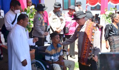 Kapolri dan Ketua Umum Bhayangkari Tinjau Bakti Kesehatan Polri Presisi di Pulau Palue NTT