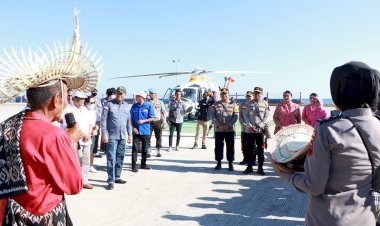 Landing Dengan Helicopter, Kapolda NTT Awali Kunjungannya di Wilkum Polres Rote Ndao
