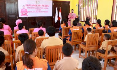 Peduli Disabilitas, Ketua Bhayangkari Daerah NTT Mengunjungi SLB Negeri Lobalain