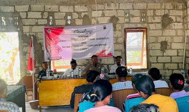 Kapolsek Rote Timur Berikan Materi Penyuluhan Karhutlah dan TPPO Kepada Warga Desa Pengodua Dan Desa Lakamola