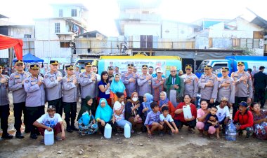 Hari Jadi Ke-72 Humas Polri Dirayakan Dengan Berbagi Air Bersih