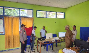“Kawal Hak Pilih” Pemilu Serentak 2024, Kapolres Rote Ndao Awasi Kegiatan Perekaman e-KTP Pelajar
