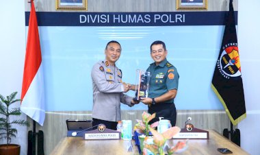 Kadiv Humas Terima Kunjungan Kapuspen TNI, Sinergitas Kunci Lewati Tantangan