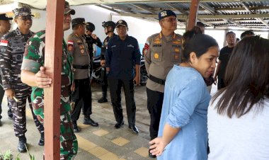 Bersama Forkopimda Kabupaten Rote Ndao, Dir Polairud Polda NTT Sambangi TPS Pastikan Pemilu Berjalan Aman dan Lancar