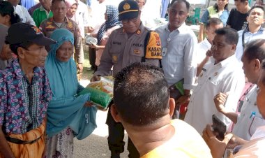 Mewakili Kapolres Rote Ndao, Kasat Narkoba Hadiri Kegiatan Bazar Pasar Murah di Oelaba