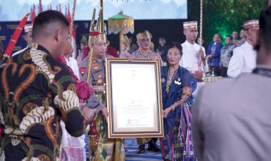 Kapolri Diberi Gelar Adat Pusaka Oleh Dewan Adat dan Kerajaan Di Sulawesi Selatan