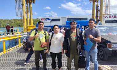 Breaking News ! : Usai Diperiksa, Dua WNA Asal Tiongkok Diantar ke Imigrasi Kupang Oleh Penyidik