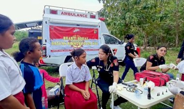 Satbrimob Polda NTT Gelar Bakti Sosial di SDN Oeseu: Makan Gratis, Layanan Kesehatan, dan Air Bersih untuk Warga