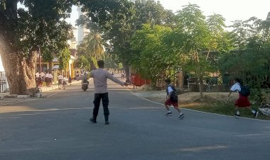 Ciptakan Kelancaran dan Keamanan Lalu-lintas, Personel Polsek Lobalain Lakukan Gatur Pagi