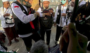 Kisah Polwan Bantu Jemaah Haji saat Cuaca Panas di Arab Saudi