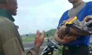 Menyentuh...Aipda Hendra Lepas Seragam Demi Evakuasi Jasad Bayi Dibuang