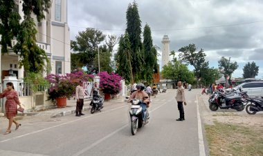 Pengamanan Kebaktian Minggu Oleh Personel Polsek Lobalain