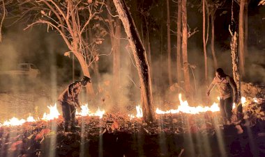 Personel Polsek Rote Tengah,Padamkan Kebakaran Pada Hutan  Negara