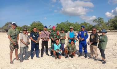 Personel Polres Rote Ndao Terlibat Dalam Kegiatan Penanaman Mangrove Didesa Fimok Rote barat